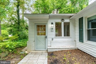 383 Maplewood Ave in Merion Station, PA - Building Photo - Building Photo