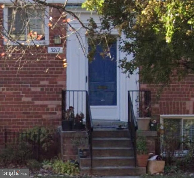 property at 3212 Valley Dr
