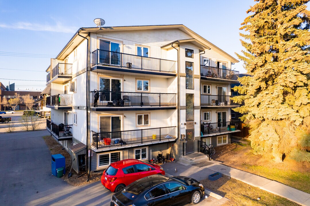 1313 17th Ave NW in Calgary, AB - Building Photo