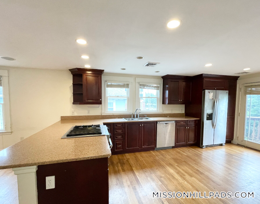 15 Sunset St in Boston, MA - Building Photo