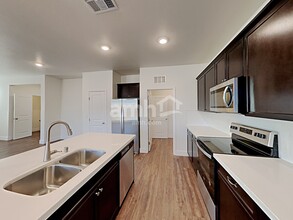 2010 Tuch Wy in North Las Vegas, NV - Building Photo - Building Photo