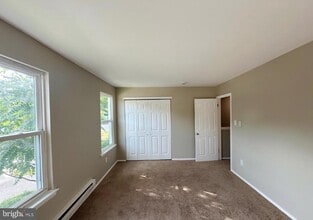 574 Loch Lomond Dr in Gloucester Township, NJ - Building Photo - Building Photo