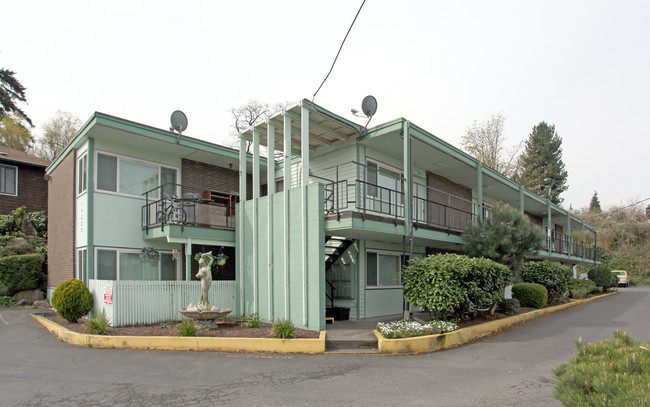 10323 Des Moines Memorial Dr in Seattle, WA - Building Photo - Building Photo