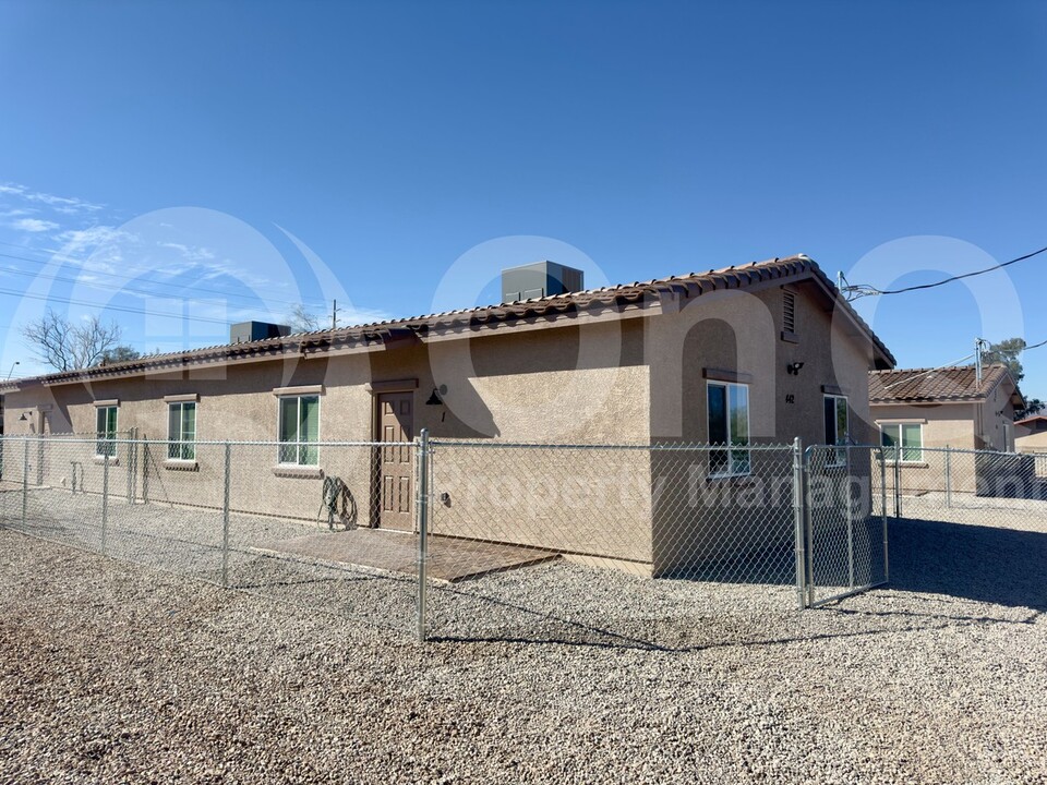 442 E Wilcox Dr in Tucson, AZ - Building Photo