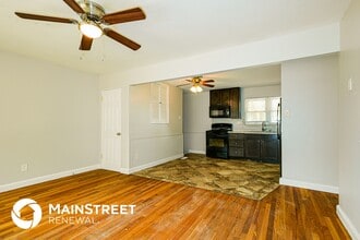 725 Bellarmine Ln in Florissant, MO - Building Photo - Building Photo