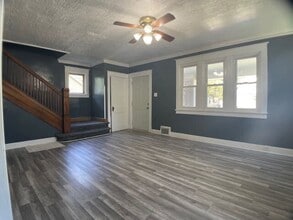 1800 W Fredonia Ave in Peoria, IL - Building Photo - Building Photo