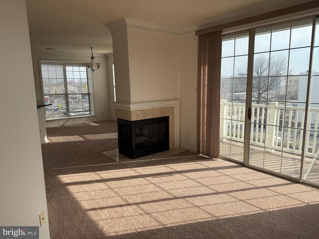 1809 Kenwood Ave-Unit -303 in Alexandria, VA - Foto de edificio - Building Photo