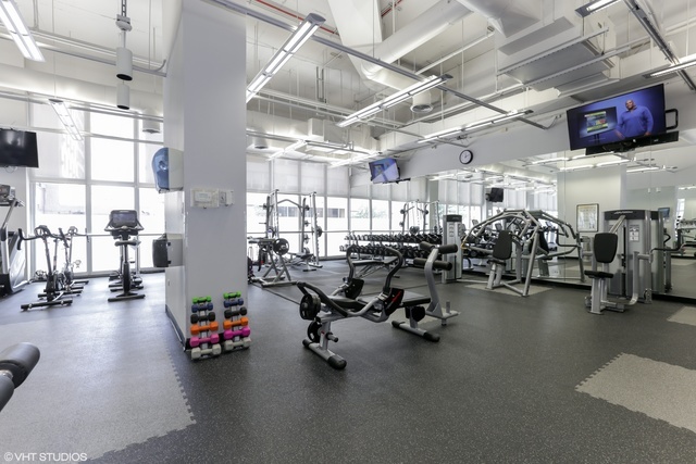 655 W Irving Park Rd, Unit 5312 in Chicago, IL - Building Photo - Building Photo