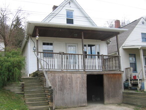 613 Hiland Ave in Coraopolis, PA - Building Photo - Building Photo