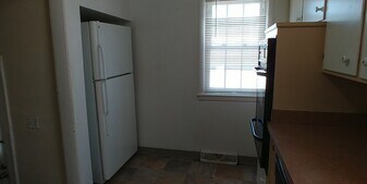 3905 E Antisdale Rd in South Euclid, OH - Building Photo