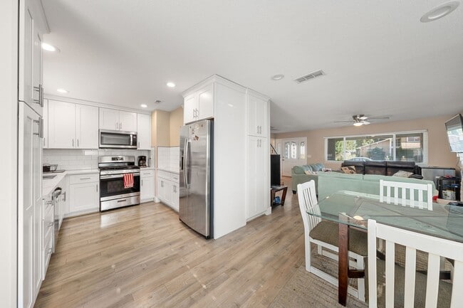 123 Lido Cir in Sacramento, CA - Building Photo - Building Photo