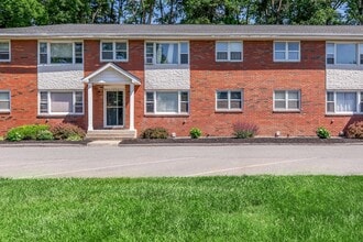 Sitterly Manor in Clifton Park, NY - Building Photo - Building Photo