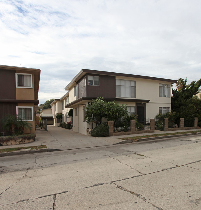 1255 N Mansfield Ave in Los Angeles, CA - Foto de edificio