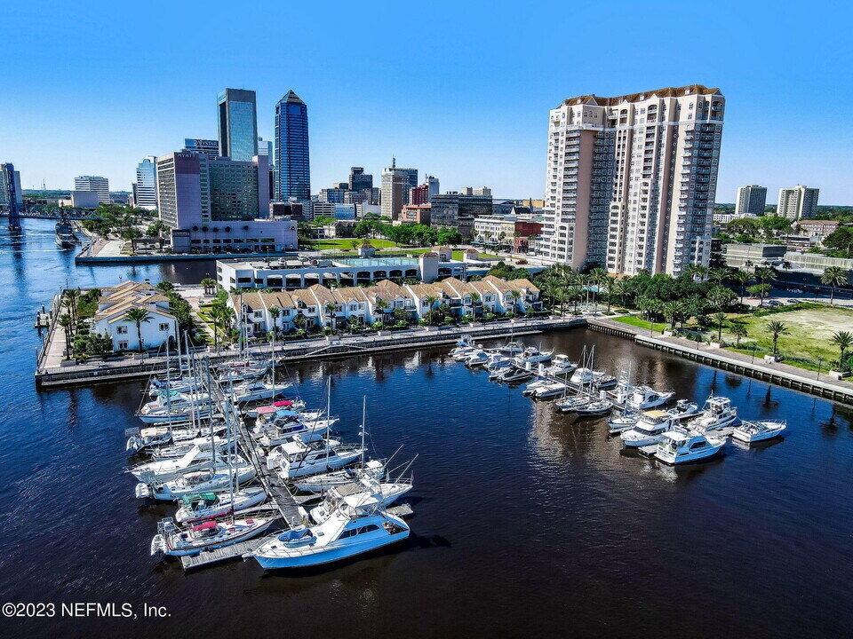 400 E Bay St in Jacksonville, FL - Foto de edificio