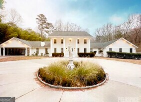 193 S Kite Lake Rd in Fayetteville, GA - Building Photo