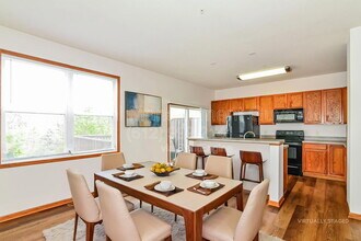 4572 Blaylock Cir in Inver Grove Heights, MN - Building Photo - Building Photo