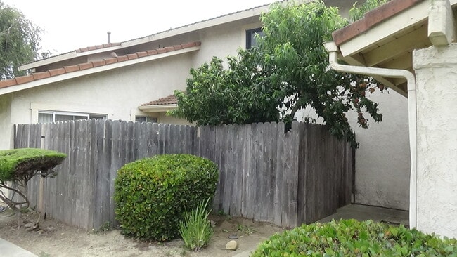 712 Summerwood Ln in Lompoc, CA - Building Photo - Building Photo