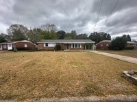 407 Azalea Dr, Unit 03 in Prattville, AL - Foto de edificio - Building Photo