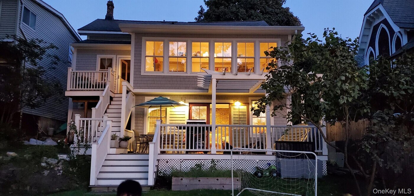 39 Point St in Wappingers Falls, NY - Building Photo