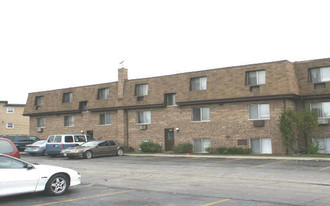 600-606 W Pickwick Ct Apartments