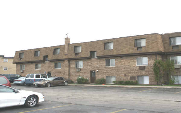 600-606 W Pickwick Ct in Mount Prospect, IL - Building Photo