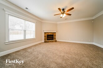 51 Maple Hill Dr in Newnan, GA - Foto de edificio - Building Photo