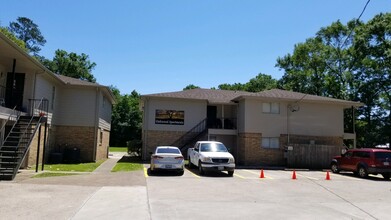 401 Pinchback Rd in Beaumont, TX - Building Photo - Building Photo