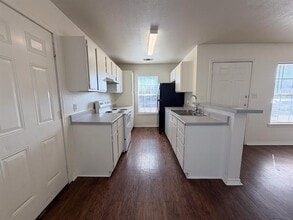 204 West Lamar St in Palmer, TX - Building Photo - Building Photo