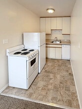 Town Manor Apartments in Bremerton, WA - Building Photo - Building Photo