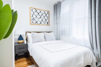 220 E 49th St in New York, NY - Building Photo - Building Photo