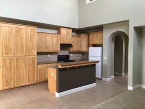 738 Chandon Dr in Merced, CA - Building Photo - Building Photo
