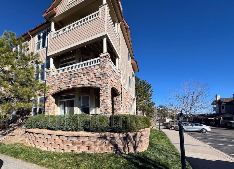 9557 W San Juan Cir in Littleton, CO - Foto de edificio