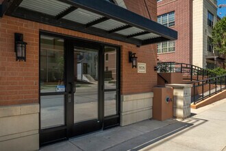 Livingston Condominiums in Madison, WI - Foto de edificio - Building Photo