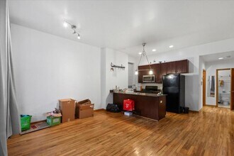 1911 W Ohio St in Chicago, IL - Building Photo - Building Photo