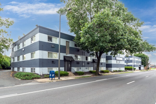 The Park Circle Apartments in Philadelphia, PA - Foto de edificio - Building Photo