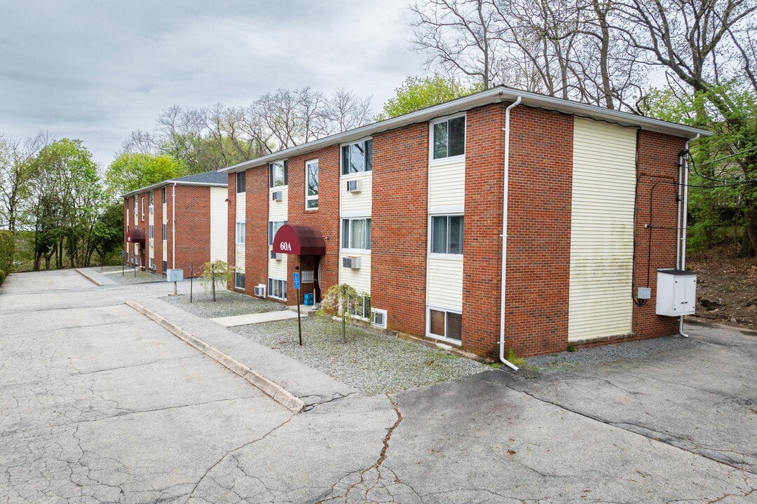 Goldenview Condominiums in Cranston, RI - Building Photo