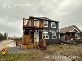 2225 Trout Lake Rd in North Bay, ON - Building Photo