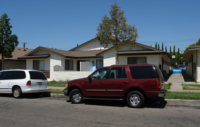 1829 E Grove Ave in Orange, CA - Building Photo - Building Photo