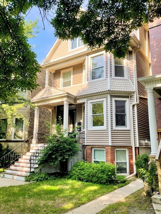 4327 N Damen Ave in Chicago, IL - Building Photo