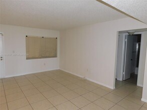 8015 SW 107th Ave in Miami, FL - Building Photo - Building Photo