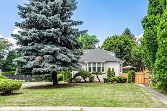 63 Esgore Dr in Toronto, ON - Building Photo - Building Photo