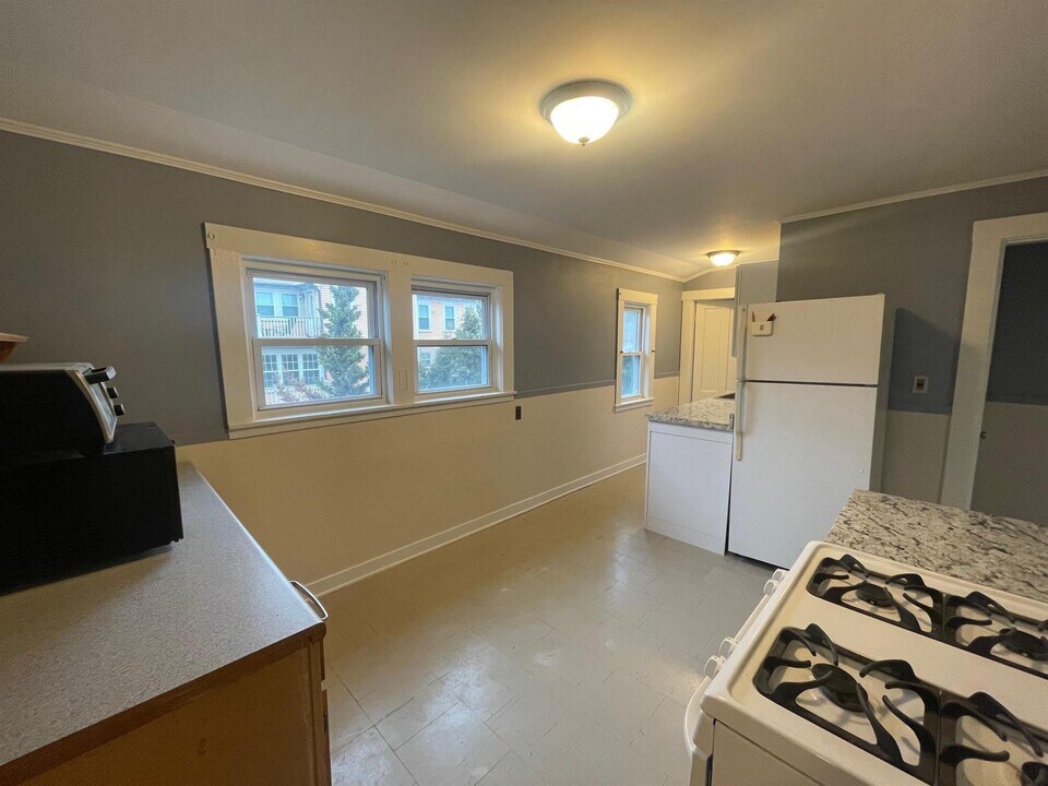 19 Porter St, Unit 2 in Somerville, MA - Building Photo