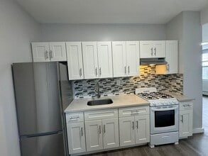 52-25 Van Dam St in Queens, NY - Building Photo - Building Photo
