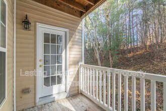 1922 Salem Bluff Dr in Winston-Salem, NC - Building Photo - Building Photo