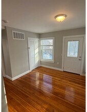 43 Arthur St, Unit Unit 2R in Brockton, MA - Foto de edificio - Building Photo