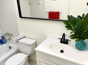 760 SE 2nd Ave, Unit G105 in Deerfield Beach, FL - Foto de edificio - Building Photo