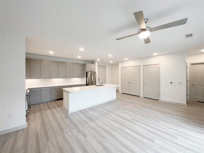 property at 3636 W Dallas St