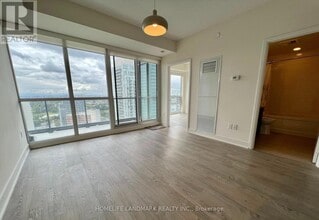 30-2630 Roehampton Ave in Toronto, ON - Building Photo - Building Photo