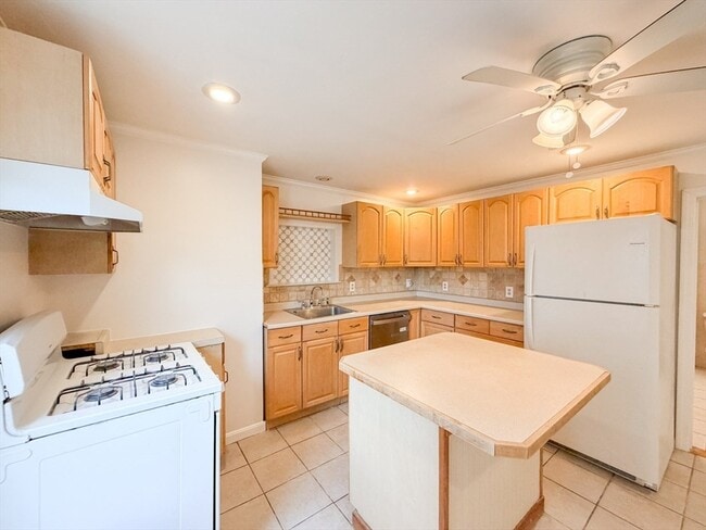 property at 102 Dysart St