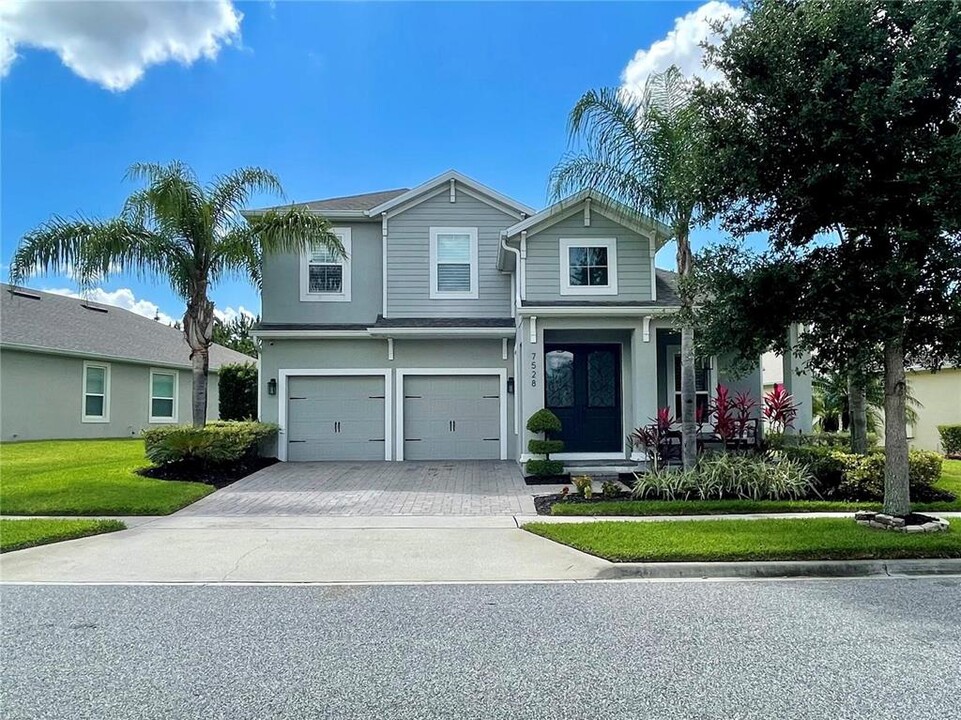 7528 Bishop Square Dr in Winter Garden, FL - Building Photo